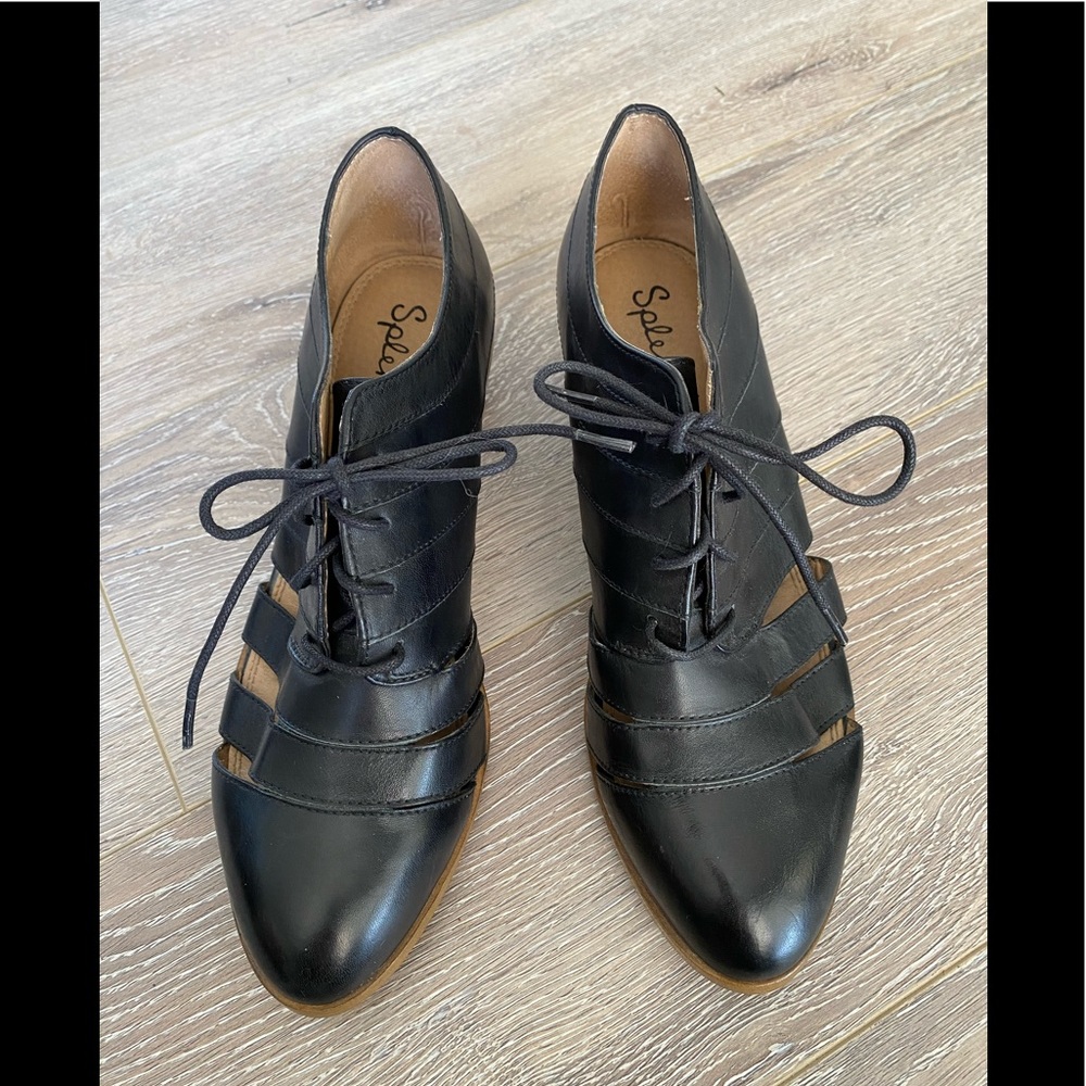 Tie up shoe boots
